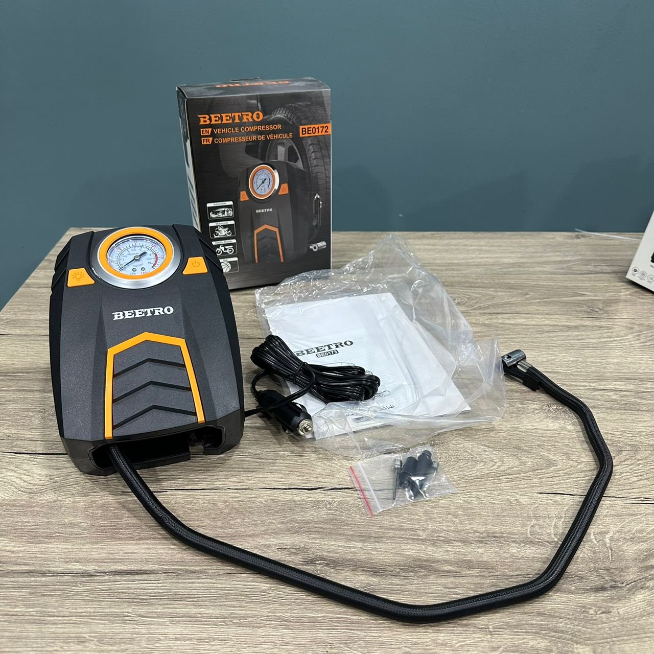 MINI COMPRESSEUR DE VOITURE BEETRO BE0172 DC 12V 20L par MIN